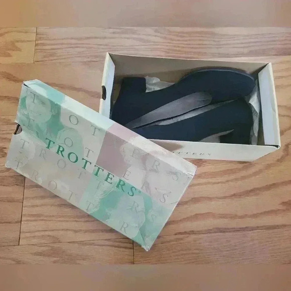 Size 9/12 Vintage Trotters Pumps - Picture 1 of 4